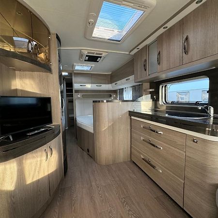 Przyczepa 2022 Molo Surf Villa Ястарня Екстериор снимка